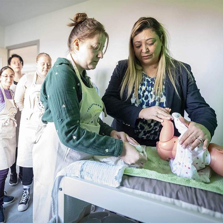 Une formation professionnalisante complète pour exercer auprès des enfants en structures d’accueil ou à domicile.