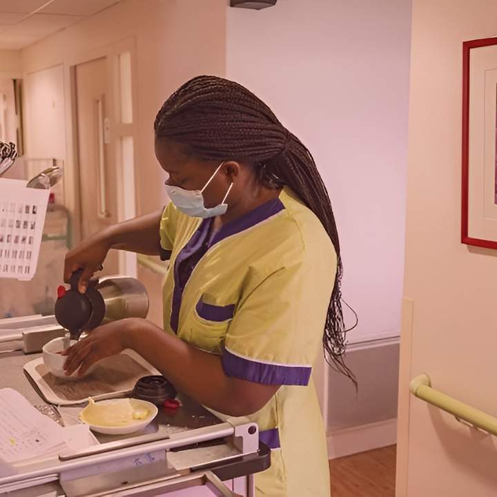 Agents hôteliers : bio nettoyage et service des repas France